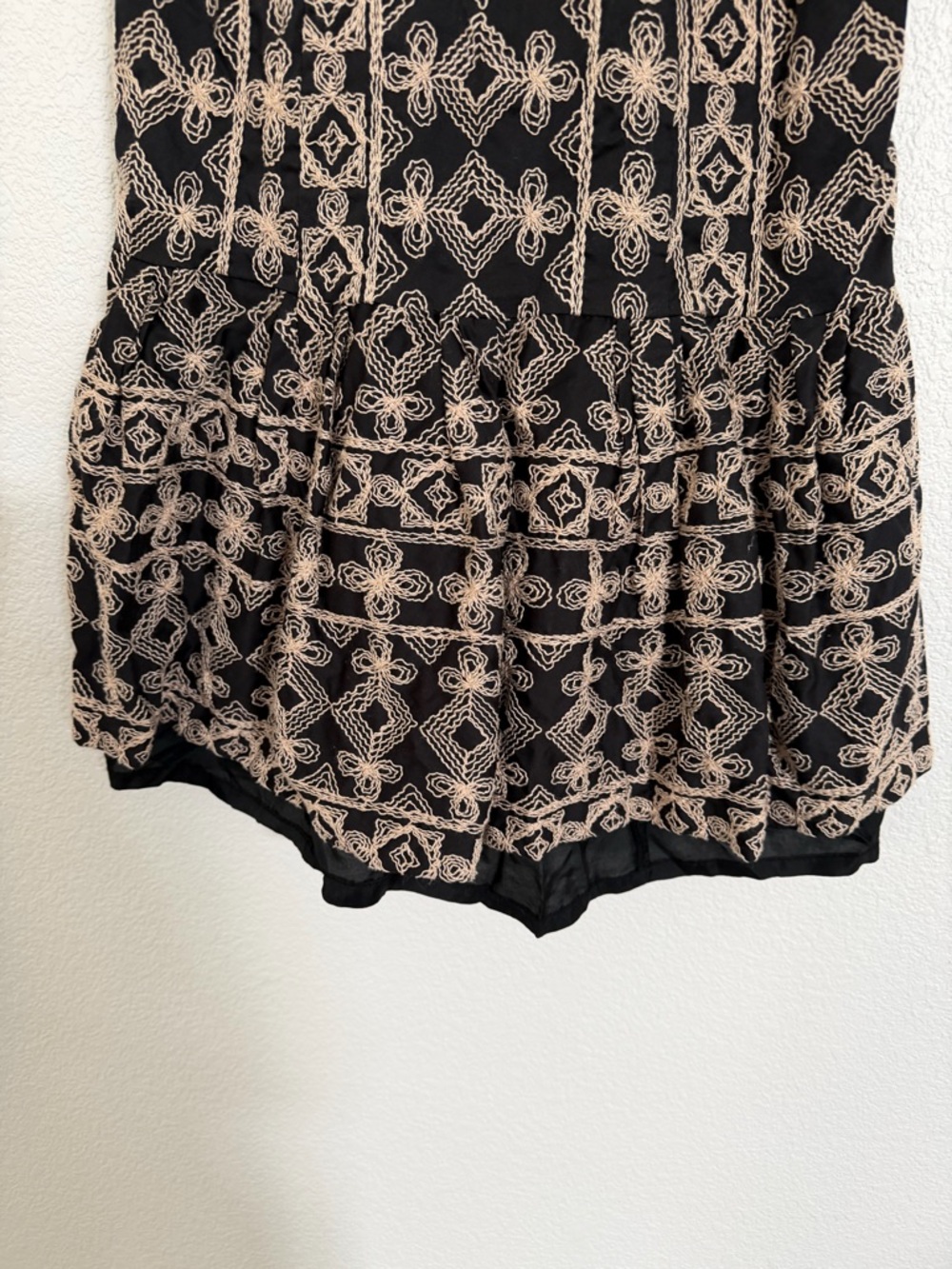 Nanette Lepore Black and Beige Patterned Scoop Neck Mini Dress - Picture 5 of 7